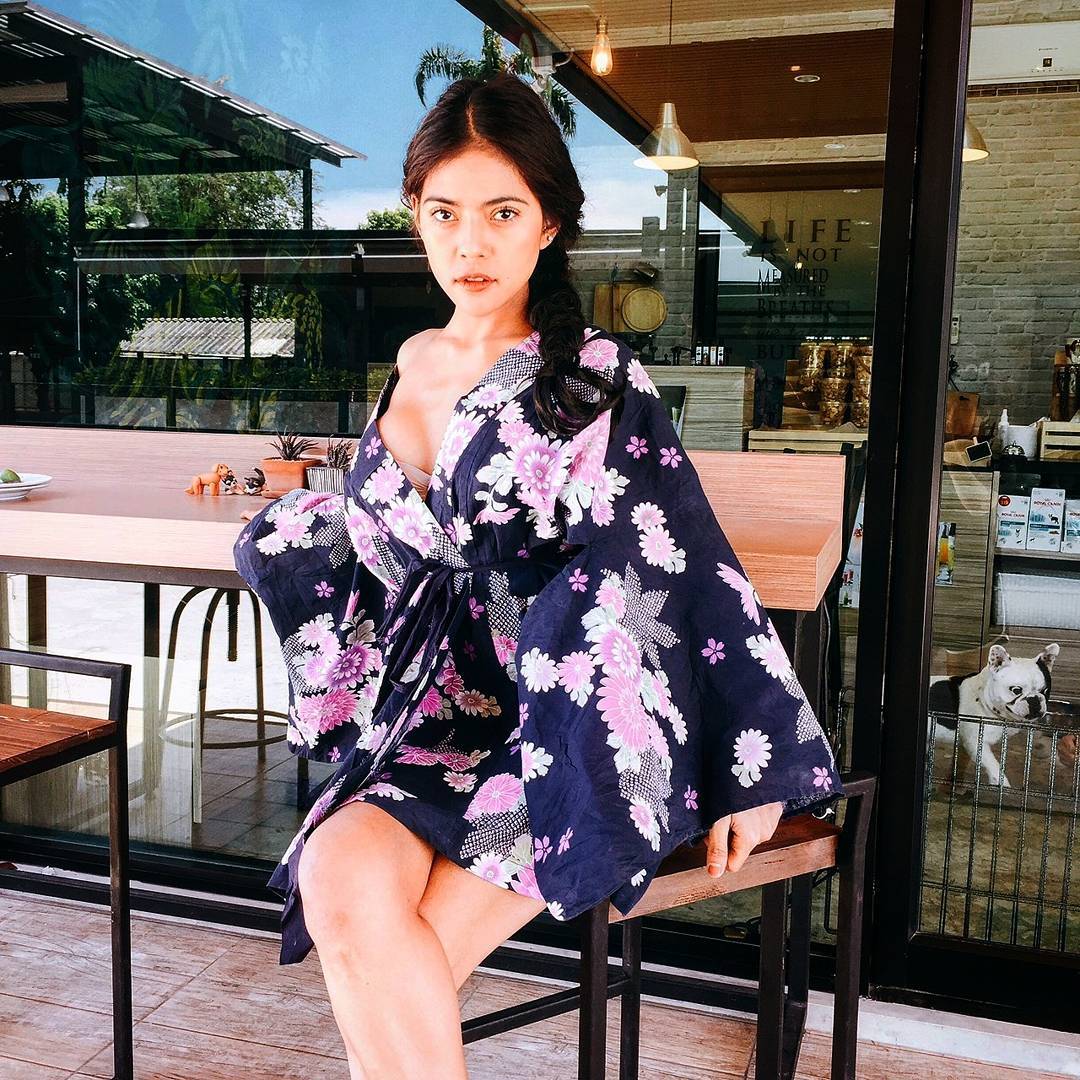 Customer wearing Sumo Vintage